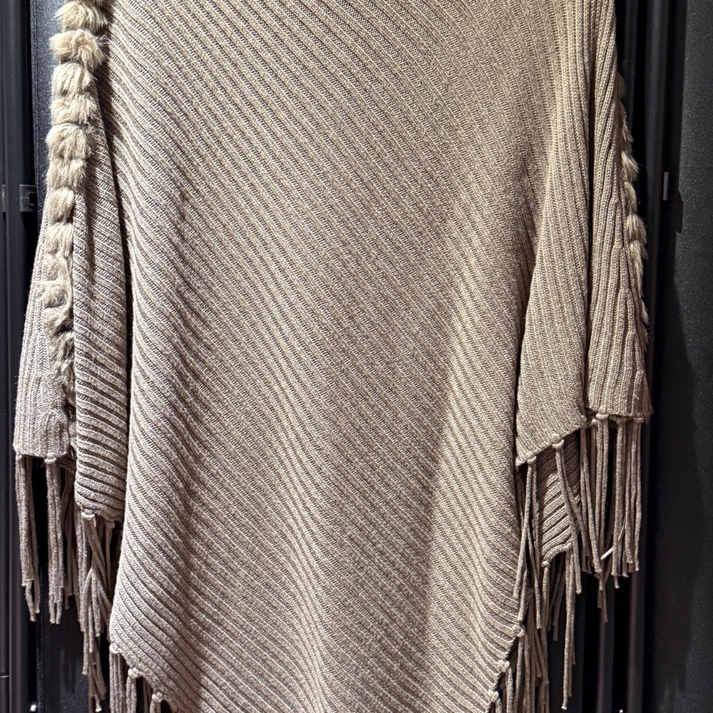 Chico’s taupe poncho with detachable faux fur collar One size - Picture 2 of 6